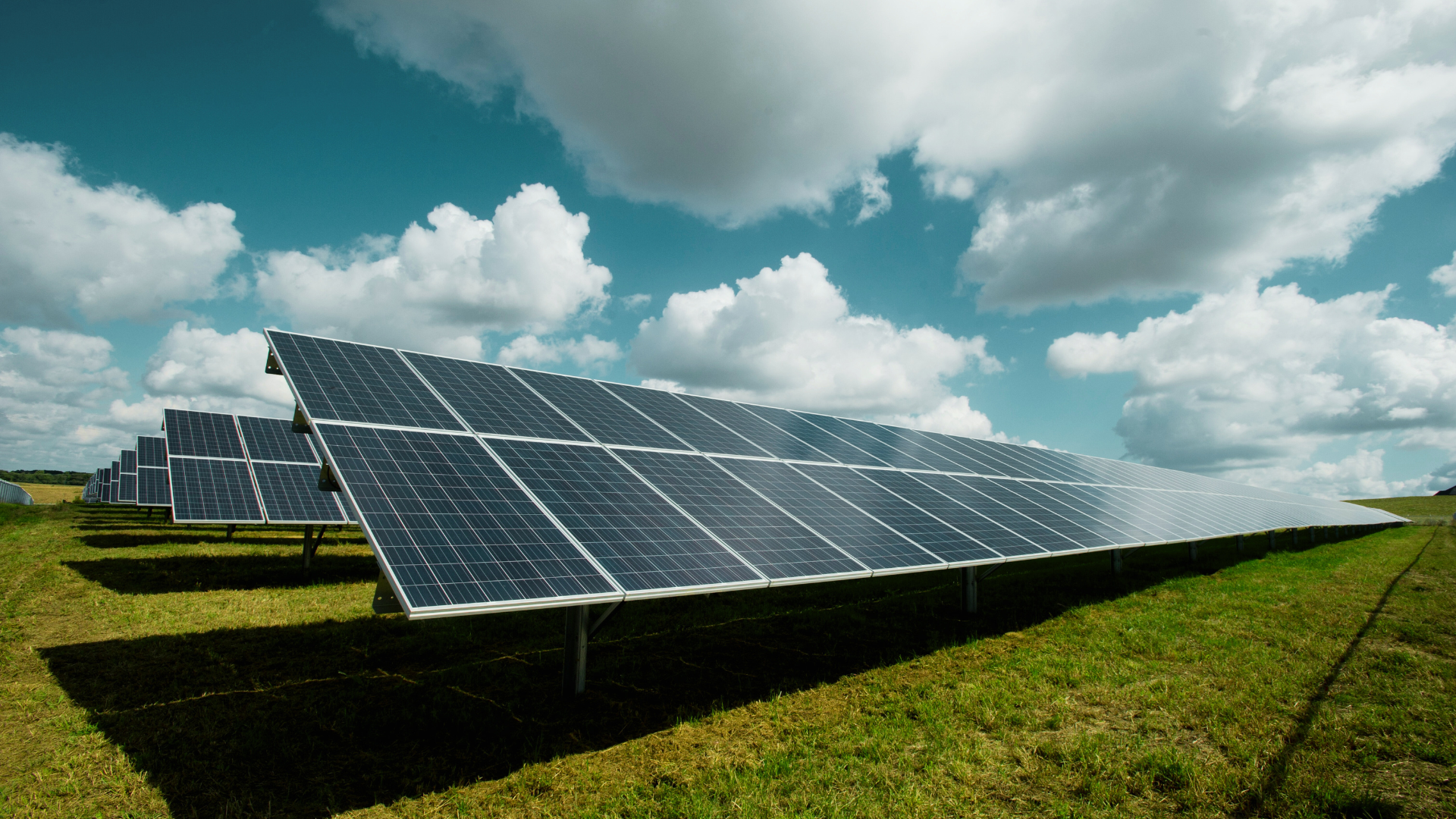 On-Grid vs Off-Grid vs Hybrid Solar Systems – Which One Is Right for You?